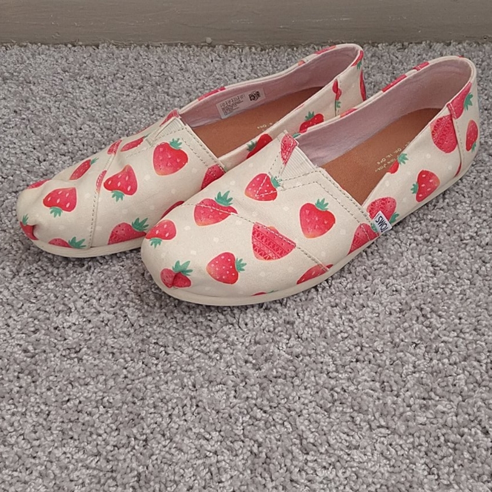 Tom's Strawberry Print Shoes
